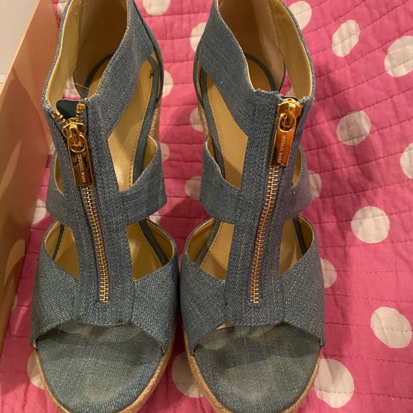 Michael Kota Damita Wedge - Picture 2 of 5